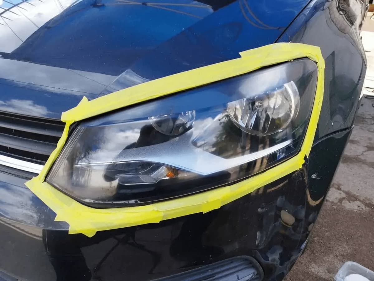 Foco cristalino y transparente después del pulido profesional en Quilicura, Santiago - Hustlas Garage